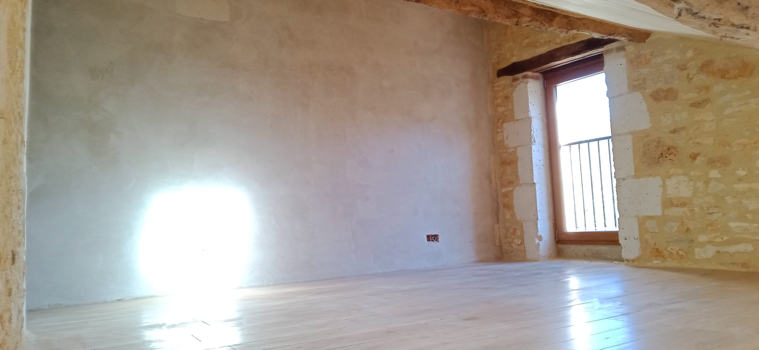 Réalisation des enduits à la chaux grain fin (Limeyrat-24)